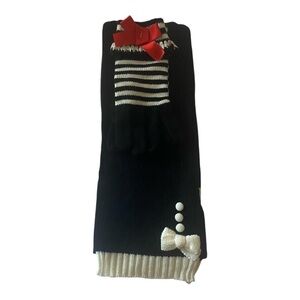 NWT-SO-ADORABLE BLACK AND WHITE KNITTED SCARF AND GLOVES
